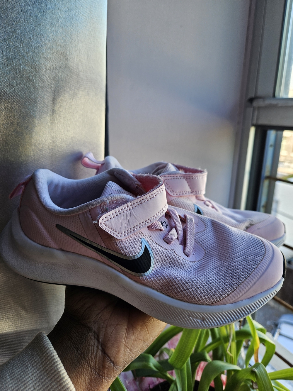 Nike Kids' Pink Lightweight Athletic Sneakers